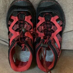 Jambu red and black boys sandals size 13M